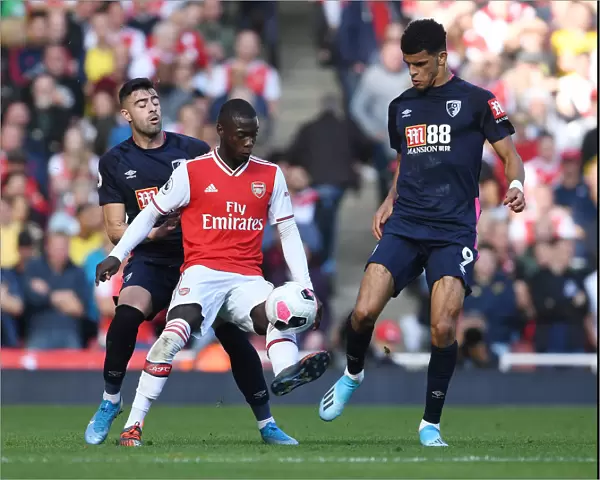 Arsenal's Pepe Outmaneuvers Bournemouth's Solanke in Premier League Clash