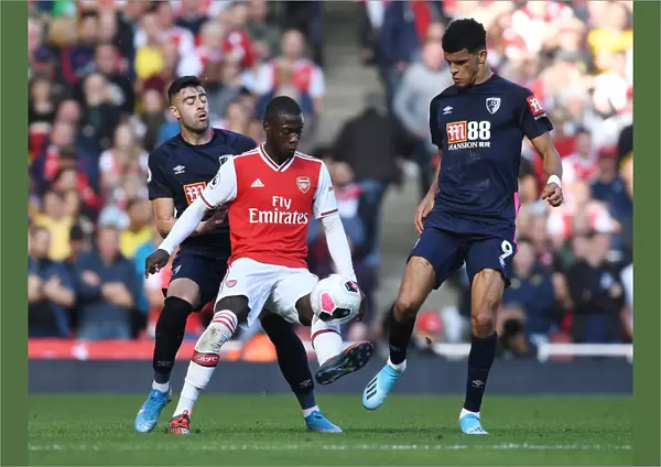 Arsenal's Pepe Outmaneuvers Bournemouth's Solanke in Premier League Clash