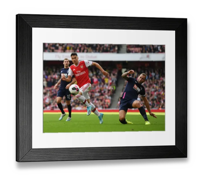 Framed Print : Arsenal's Martinelli Outmaneuvers Bournemouth's Cook in Premier League Clash