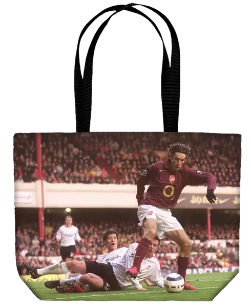 Robert Pires (Arsenal) Jamie Carragher (Liverpool). Arsenal 2: 1 Liverpool