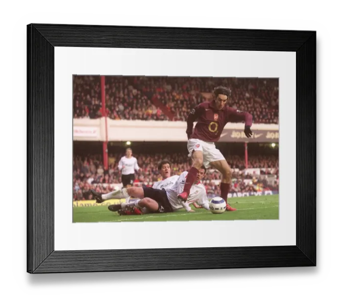 Framed Print : Robert Pires (Arsenal) Jamie Carragher (Liverpool). Arsenal 2: 1 Liverpool Framed Print : Robert Pires (Arsenal) Jamie Carragher (Liverpool). Arsenal 2: 1 Liverpool