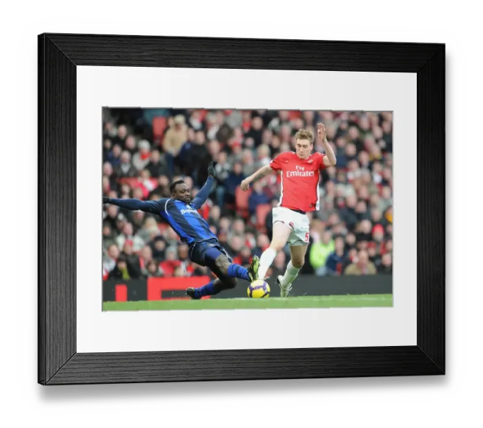 Framed Print : Nicklas Bendtner (Arsenal) John Mensah (Sunderland). Arsenal 2: 0 Sunderland