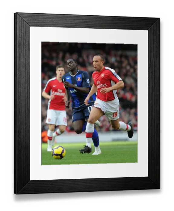 Framed Print : Arsenal's Silvestre Shuts Down Sunderland's Jones: Arsenal 2-0
