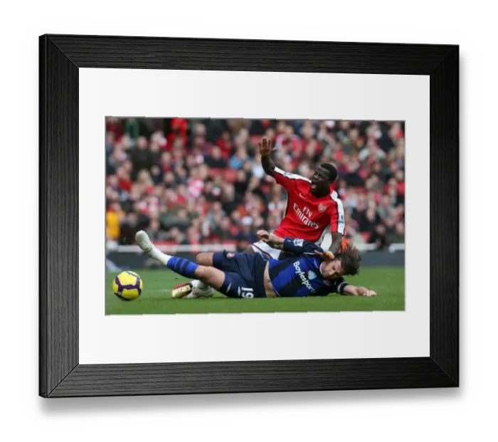 Framed Print : Emmanuel Eboue (Arsenal) Lorik Cana (Sunderland). Arsenal 2: 0 Sunderland