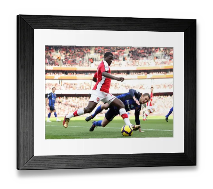 Framed Print : Arsenal's Eboue and McCartney Clash in Arsenal's 2-0 Victory over Sunderland in the Premier League, 20 / 2 / 10