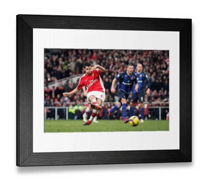 Framed Print : Cesc Fabregas scores Arsenals 2nd goal from the penalty spot. Arsenal 2: 0 Sunderland