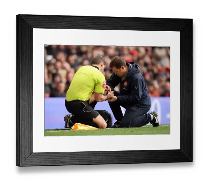 Framed Print : Arsenal physio Colin Lewin attends to the Linesman. Arsenal 2: 0 Sunderland Framed Print : Arsenal physio Colin Lewin attends to the Linesman. Arsenal 2: 0 Sunderland