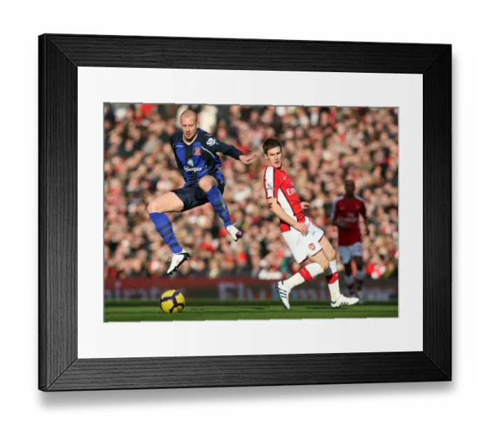Framed Print : Aaron Ramsey (Arsenal) Alan Hutton (Sunderland). Arsenal 2: 0 Sunderland