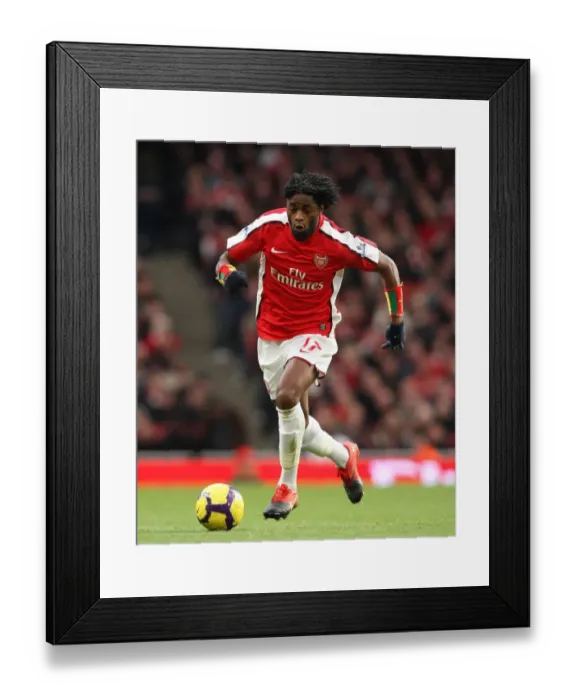 Framed Print : Alex Song's Standout Performance: Arsenal's 2-0 Victory Over Sunderland, Barclays Premier League, Emirates Stadium (Feb 20, 2010)