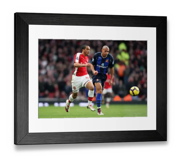 Framed Print : Theo Walcott (Arsenal) Anton Ferdinand (Sunderland). Arsenal 2: 0 Sunderland Framed Print : Theo Walcott (Arsenal) Anton Ferdinand (Sunderland). Arsenal 2: 0 Sunderland