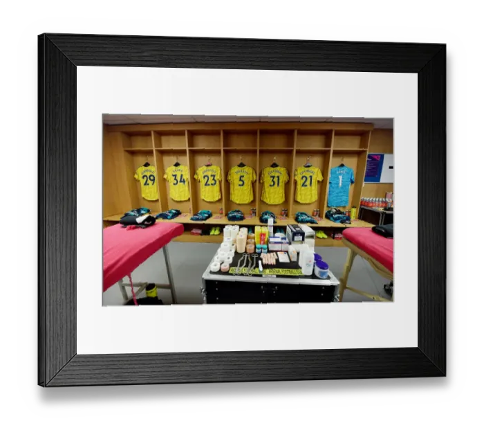 Framed Print : Arsenal's Unified Focus: The Team Huddle before Sheffield United vs Arsenal, Premier League 2019-20