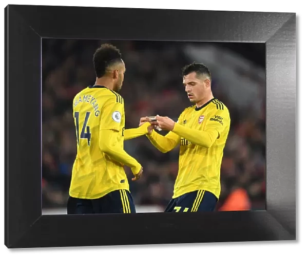 Arsenal: Xhaka Passes Captaincy to Aubameyang vs Sheffield United (2019-20)