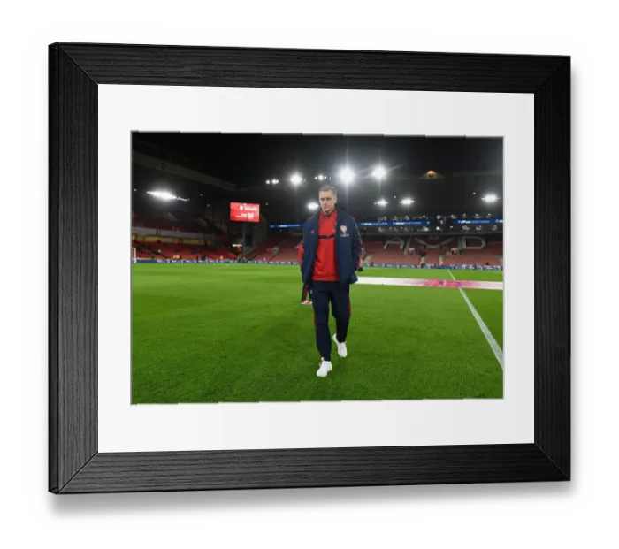 Framed Print : Arsenal's Bernd Leno Prepares for Sheffield United Clash (2019-20)