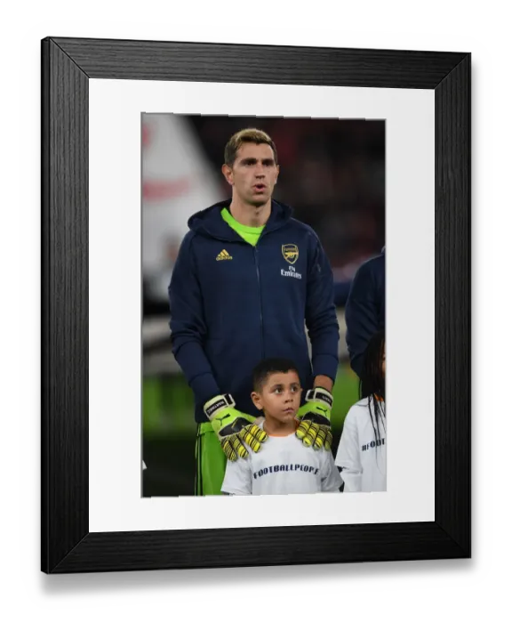 Framed Print : Emi Martinez's Emirates Debut: Arsenal's Europa League Victory over Vitoria Guimaraes
