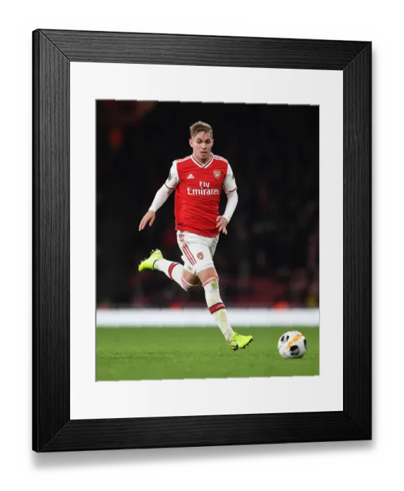 Framed Print : Arsenal's Emile Smith Rowe in Action against Vitoria Guimaraes in the Europa League Framed Print : Arsenal's Emile Smith Rowe in Action against Vitoria Guimaraes in the Europa League