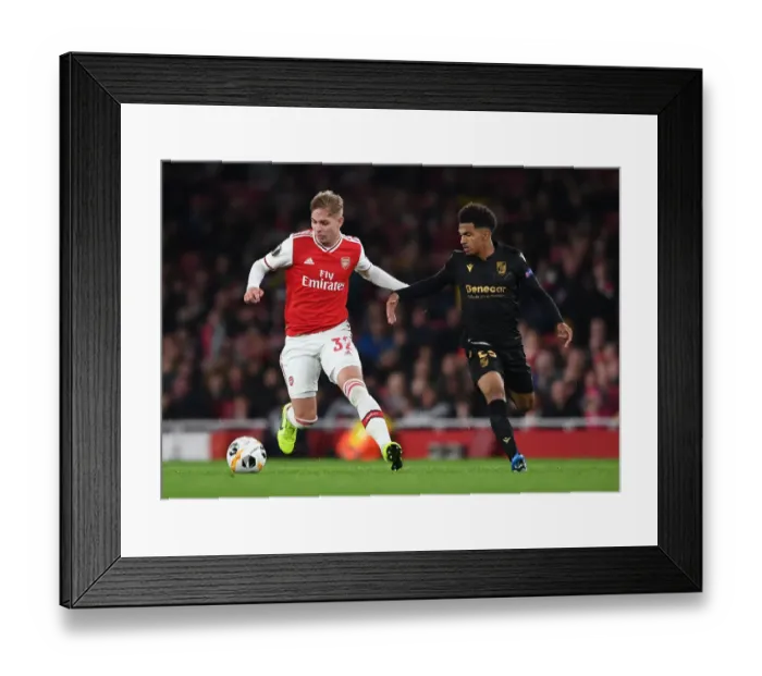 Framed Print : Arsenal vs Vitoria Guimaraes: Emile Smith Rowe Clash in Europa League Group F