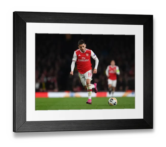Framed Print : Arsenal's Lucas Torreira in Action against Vitoria Guimaraes in UEFA Europa League Group Stage