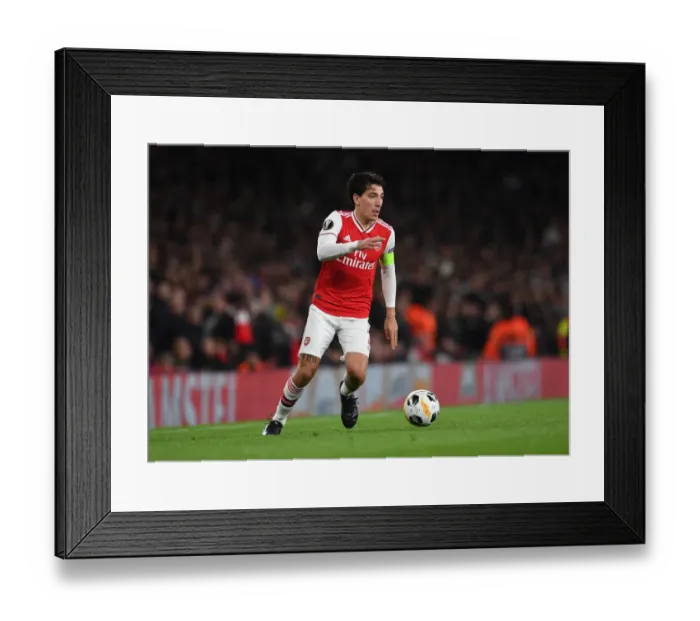 Framed Print : Arsenal's Hector Bellerin in Action during Europa League Clash against Vitoria Guimaraes