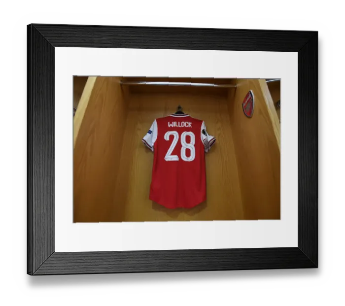 Framed Print : Arsenal's Joe Willocks Readies for Europa League Clash against Vitoria Guimaraes at Emirates Stadium