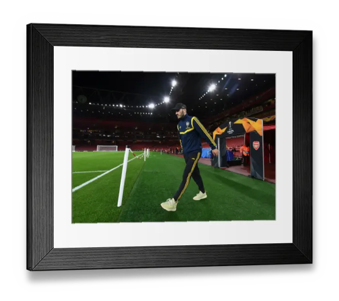 Framed Print : Arsenal's Sead Kolasinac Readies for Europa League Battle against Vitoria Guimaraes Framed Print : Arsenal's Sead Kolasinac Readies for Europa League Battle against Vitoria Guimaraes