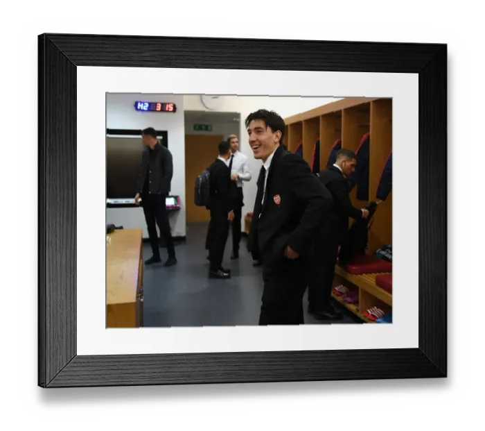 Framed Print : Arsenal FC: Hector Bellerin in the Changing Room before Arsenal vs Crystal Palace (2019-20)
