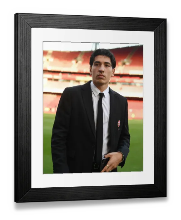 Framed Print : Arsenal's Hector Bellerin: Focused Ahead of Arsenal vs Crystal Palace (Premier League 2019-20)