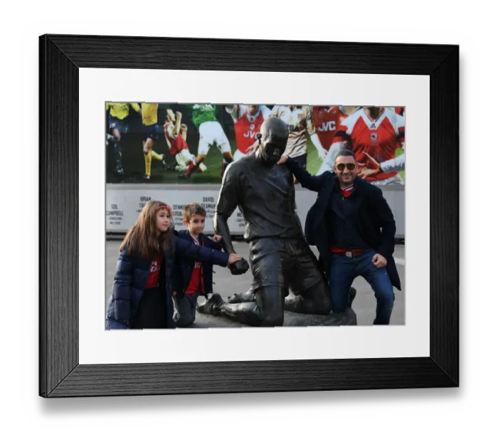Framed Print : Arsenal vs Crystal Palace: Excitement Outside Emirates Stadium - Premier League 2019-20
