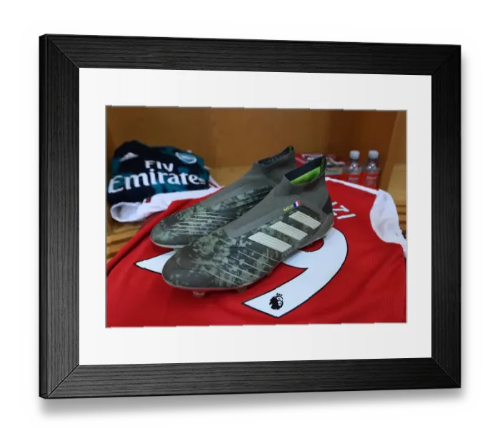 Framed Print : Arsenal FC: Matteo Guendouzi's Pre-Match Ritual vs Crystal Palace (Premier League 2019-20) Framed Print : Arsenal FC: Matteo Guendouzi's Pre-Match Ritual vs Crystal Palace (Premier League 2019-20)