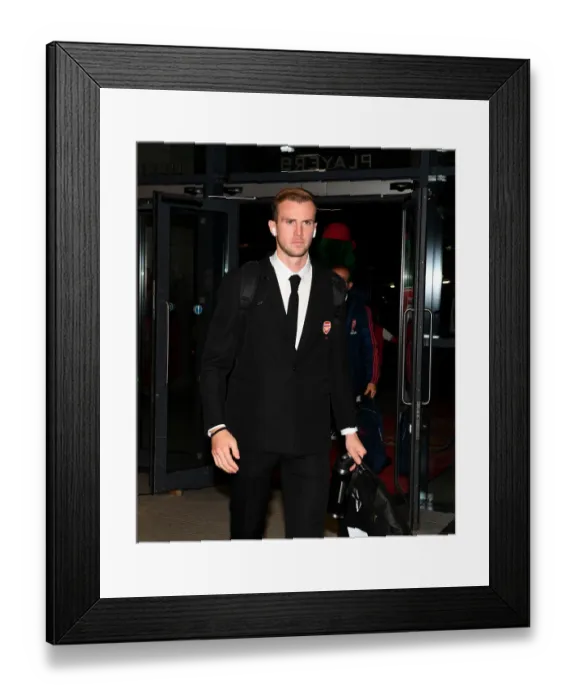 Framed Print : Arsenal's Rob Holding Gears Up for Arsenal v Crystal Palace Clash (2019-20)