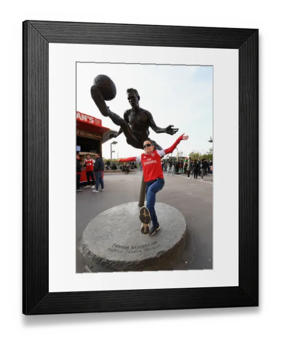 Framed Print : Arsenal vs Crystal Palace: Fans Gather at Emirates Stadium for Premier League Showdown