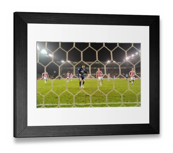 Framed Print : Thomas Vermaelen score the 3rd Arsenal goal. Stoke City 1: 3 Arsenal, Barclays Premier League Framed Print : Thomas Vermaelen score the 3rd Arsenal goal. Stoke City 1: 3 Arsenal, Barclays Premier League