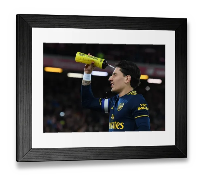 Framed Print : Arsenal's Hector Bellerin: Ready for Carabao Cup Showdown at Anfield Against Liverpool