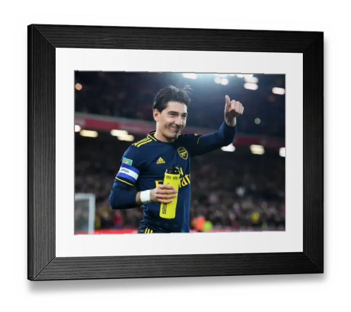 Framed Print : Hector Bellerin Gears Up: Liverpool vs Arsenal - Carabao Cup Showdown