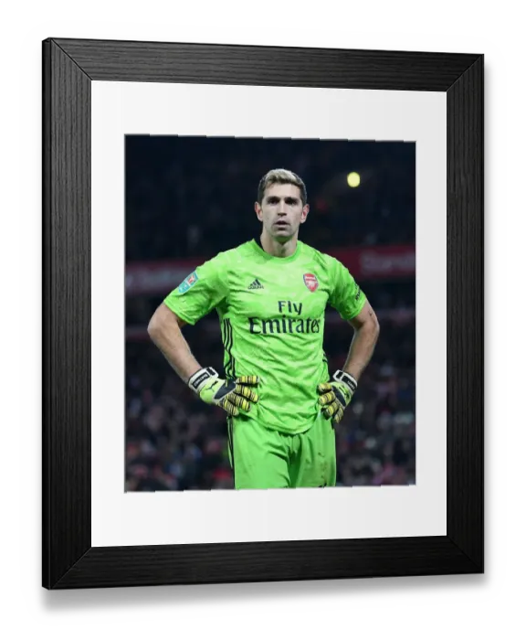 Framed Print : Arsenal's Emi Martinez Faces Off Against Liverpool in Carabao Cup Showdown