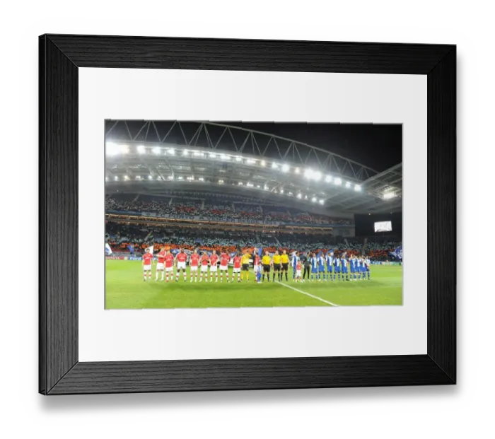 Framed Print : Arsenal and Porto players line up before the match. FC Porto 2: 1 Arsenal