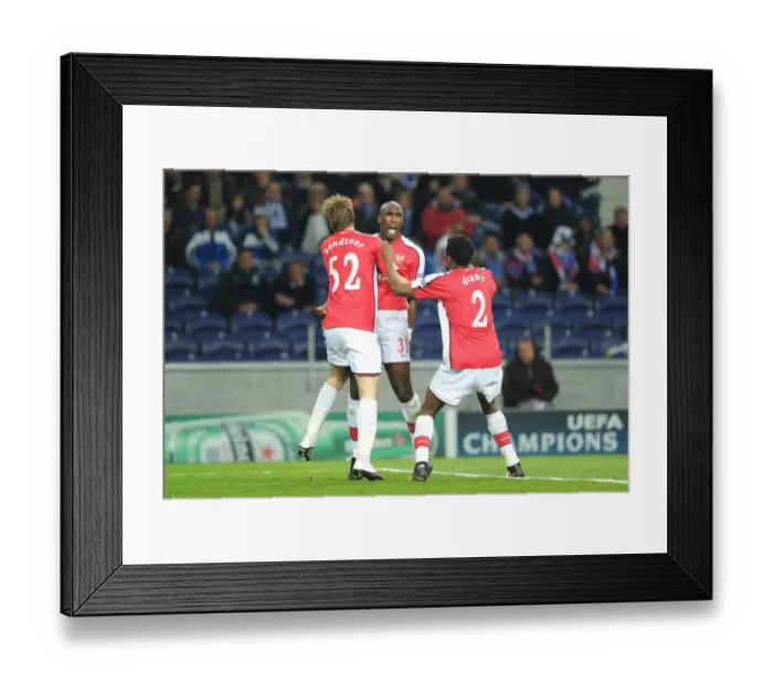 Framed Print : Sol Campbell celebrates scoring the Arsenal goal with Nicklas Bendtner and Abou Diaby
