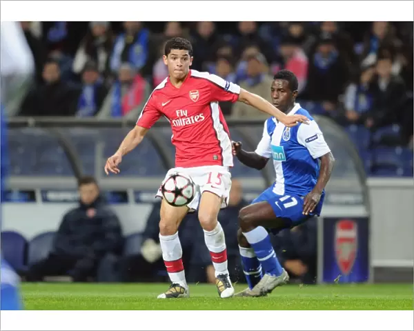 Denilson (Arsenal) Silvestre Varela (Porto). FC Porto 2: 1 Arsenal, UEFA Champions League