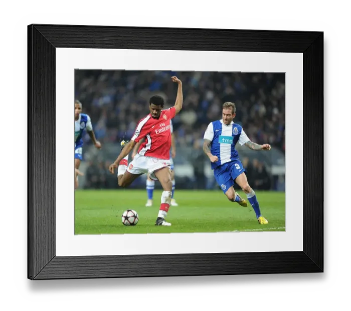 Framed Print : Abou Diaby (Arsenal) Raul Meireles (Porto). FC Porto 2: 1 Arsenal, UEFA Champions League