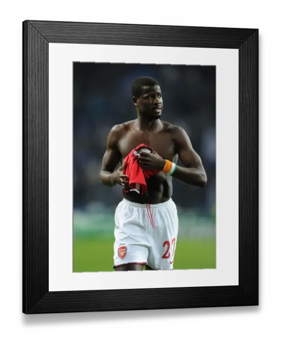 Framed Print : Emmanuel Eboue (Arsenal). FC Porto 2: 1 Arsenal, UEFA Champions League, First Knock-out Round