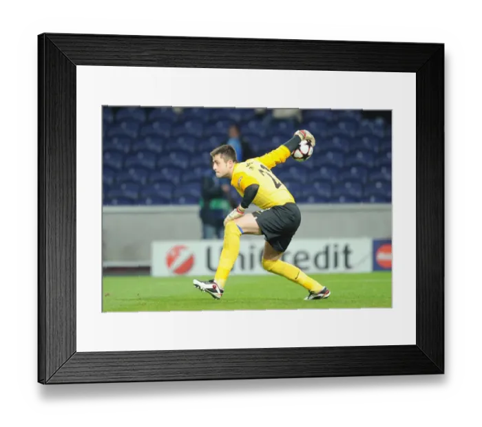 Framed Print : Fabianski in Action: Arsenal's UEFA Champions League Battle at FC Porto (17 / 2 / 2010) Framed Print : Fabianski in Action: Arsenal's UEFA Champions League Battle at FC Porto (17 / 2 / 2010)
