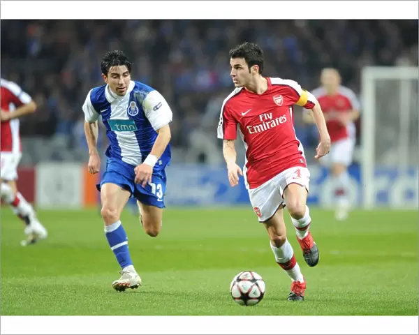Cesc Fabregas (Arsenal) Fucile (Porto). FC Porto 2: 1 Arsenal, UEFA Champions League