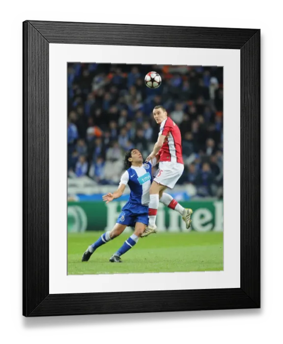 Framed Print : Thomas Vermaelen (Arsenal) Falcao (Porto). FC Porto 2: 1 Arsenal, UEFA Champions League Framed Print : Thomas Vermaelen (Arsenal) Falcao (Porto). FC Porto 2: 1 Arsenal, UEFA Champions League