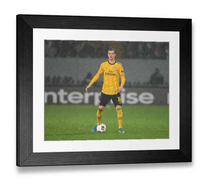 Framed Print : Rob Holding in Action: Arsenal's Europa League Battle against Vitoria Guimaraes Framed Print : Rob Holding in Action: Arsenal's Europa League Battle against Vitoria Guimaraes