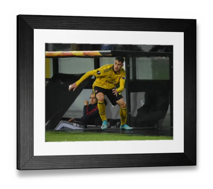 Framed Print : Vitoria Guimaraes v Arsenal FC: Group F - UEFA Europa League Framed Print : Vitoria Guimaraes v Arsenal FC: Group F - UEFA Europa League