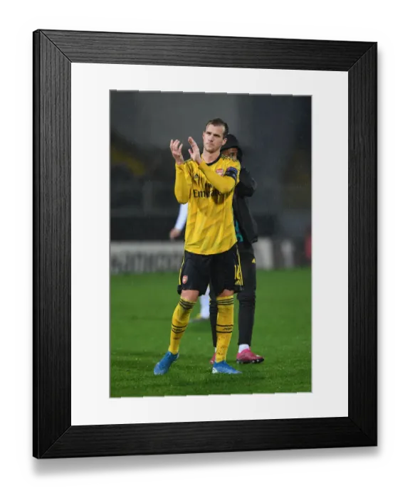 Framed Print : Arsenal's Rob Holding Celebrates with Fans after Europa League Victory over Vitoria Guimaraes