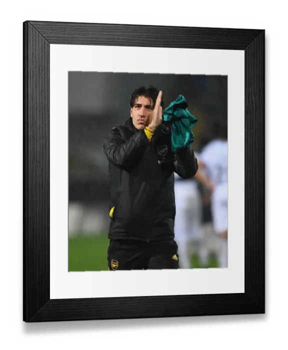 Framed Print : Arsenal's Hector Bellerin Celebrates with Fans after Europa League Victory over Vitoria Guimaraes