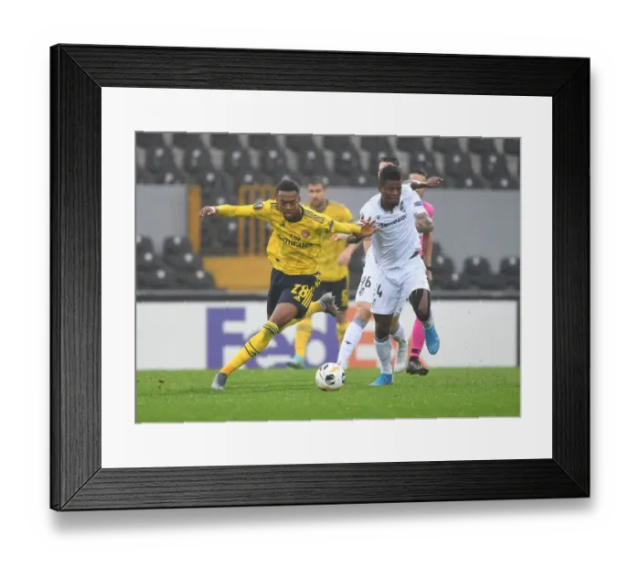 Framed Print : Arsenal's Joe Willock Breaks Past Vitoria Guimaraes Mikel Agu in Europa League Clash