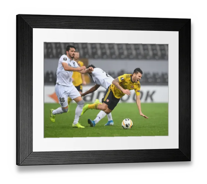 Framed Print : Intense Rivalry: Dani Ceballos vs Mikel Agu in Vitoria Guimaraes vs Arsenal UEFA Europa League Match (2019-20) Framed Print : Intense Rivalry: Dani Ceballos vs Mikel Agu in Vitoria Guimaraes vs Arsenal UEFA Europa League Match (2019-20)