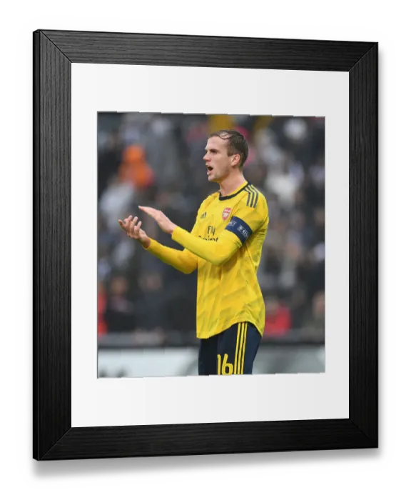 Framed Print : Rob Holding in Action: Arsenal's Europa League Clash against Vitoria Guimaraes Framed Print : Rob Holding in Action: Arsenal's Europa League Clash against Vitoria Guimaraes