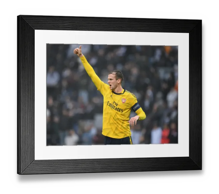 Framed Print : Rob Holding in Action: Arsenal's Europa League Battle against Vitoria Guimaraes